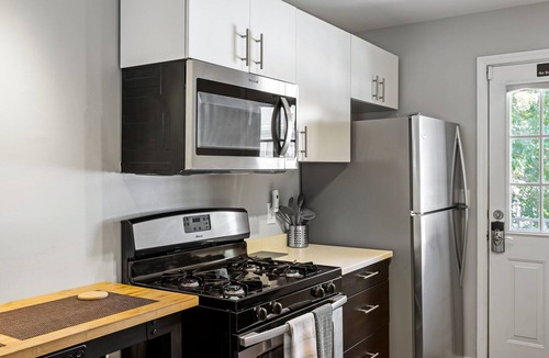 Buckhead Apartment | (BC2bD) Save Your Marriage! Be in Your Own Space in the Perfect Getaway