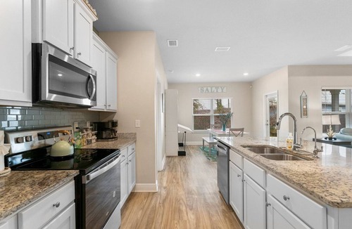 Upper Grand Lagoon House | Beach Bliss | Game Room + 5 Min to Beach | Sleeps 8