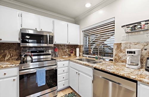 Monarch Beach Condo | Beach Close 1BR Retreat Sleeps 4 Fireplace - Beach Trail Bungalow