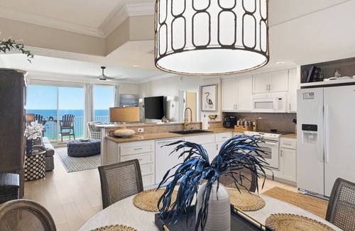 Panama City Beach Resort | Beach Front Luxury Condo w/Stunning Emerald Coast Views 2/Kings