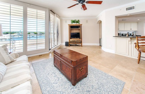 Holiday Isle Condo | 🌊Beach Front Pool~Walk2Beach and Jetties~Gulf & Harbor Views~3BR East Pass 605