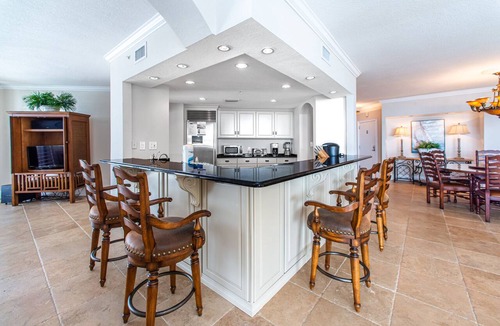 Holiday Isle Condo | 🌊Beach Front Pool~Walk2Beach and Jetties~Gulf & Harbor Views~3BR East Pass 605