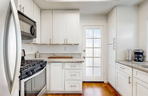 Aviara Cottage | Beach Getaway with Furnished Patio & Full Kitchen + Shared Pool & Spa