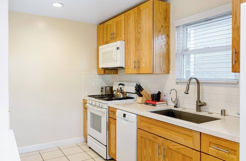 Venice House | Beach Home with Open Living & Walkability to Abbot Kinney | Venice Drift