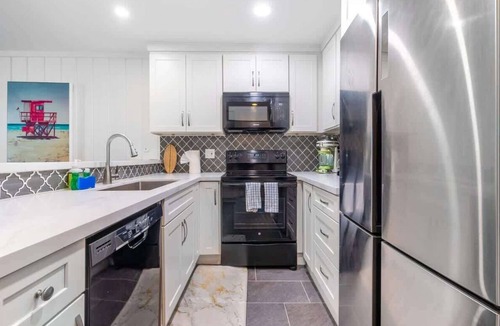 Townsite Apartment | Beachfront Bliss - Stylish Condo, Resort Amenities