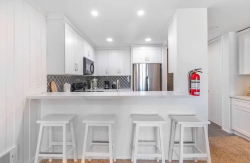Townsite Apartment | Beachfront Bliss - Stylish Condo, Resort Amenities