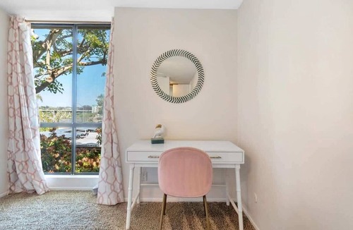 Townsite Apartment | Beachfront Bliss - Stylish Condo, Resort Amenities