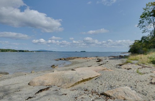 Brooklin Apartment | Beachfront Brooklin Studio with Private Balcony!