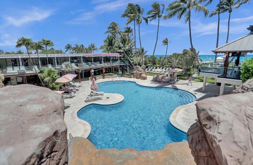 Mid Beach Apartment | Beachfront Condo w Beach Service/1207