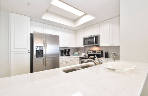 Destin Condo | Beachfront Condo with Views from Both Bedrooms. Includes Beach Service