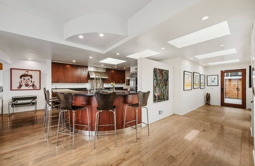 Eastern Malibu House | Beachfront- Malibu Pier, Surfrider Beach & Central