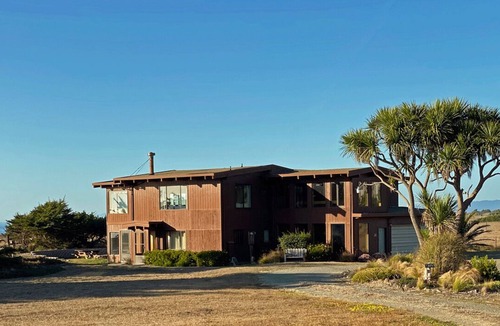 Fort Bragg House | Beacon Guest House - Whale Watchers Delight