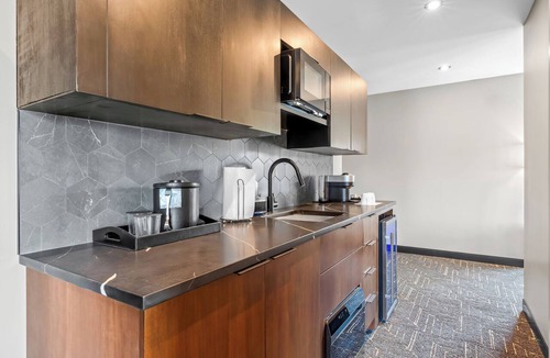 Ward Two Hotel | Beacon Suites Hotel
