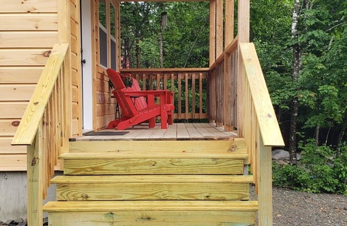 East Corinth Cabin | Bear Cabin: Charming 2-bedroom cabin with WiFi, AC in marvelous Sebec