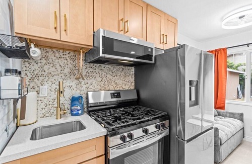 Tustin House | Beautiful 1-bedroom bungalow with AC in pleasant Tustin