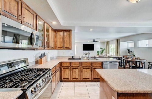 Silverado Ranch House | Beautiful 6BR w/Casita, Game Room & Pool & Jacuzzi