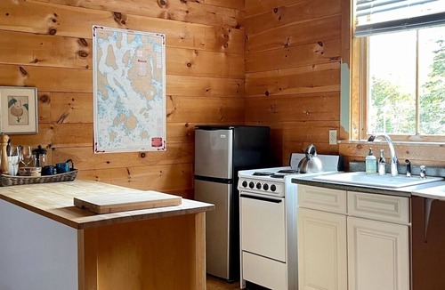 Brooklin Apartment | Beautiful barn apartment walking distance to downtown Brooklin