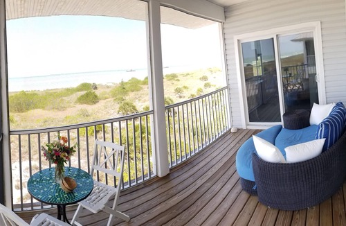 Palm Island Villa | Beautiful Beach Front Condo Impressive View Only Steps to the Beach! GV3922