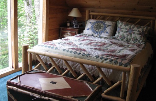 Liberty Cabin | Beautiful, Family Friendly Lakeside Cabin in the Woods