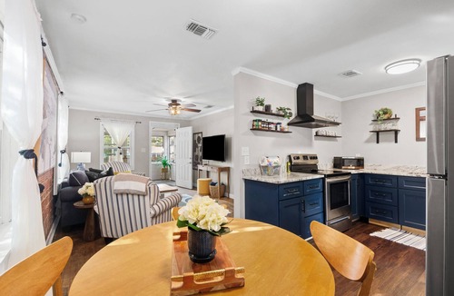 Panama City House | Beautiful Florida Cottage! St Andrews Gem, 1.5 blocks to beach! Pet considered