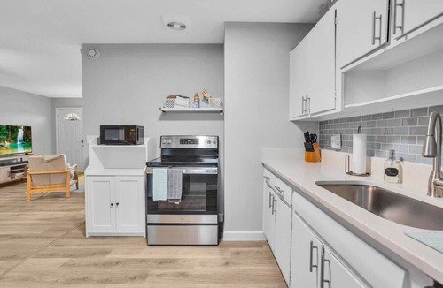 Sandalwood House | Beautiful Jacksonville Bungalow Centrally Located