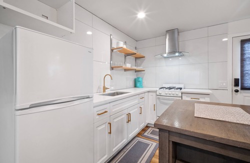 Mid City Apartment | Beautiful unit in Baldwin Hills