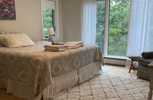 Rome House | Belgrade Lakes House Beachfront. Cozy Open Concept. great for Families.