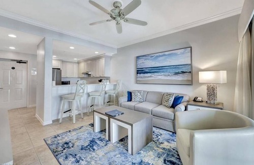 Old Naples Apartment | Bellasera Resort