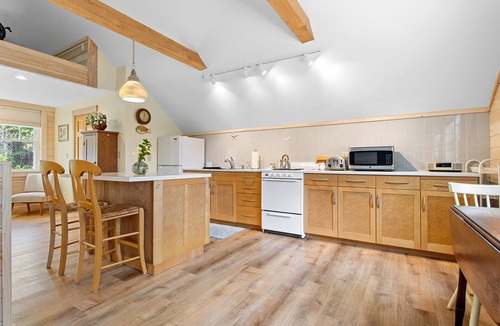 Cushing House | Bent River Guest Quarters - River-view couple retreat with kitchen, patio, AC, Wi-Fi