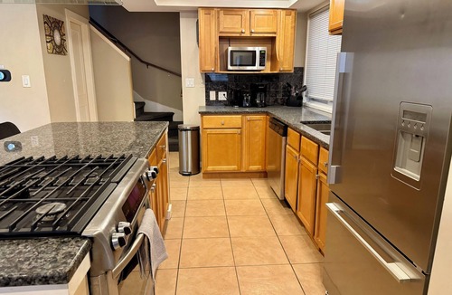 Near North Side House | Best Location/Designer themed/Patio/Queen beds/Parking