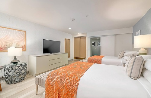 Carlsbad Village Hotel | Best Place to Stay in Carlsbad! Beachfront Property with Outdoor Pool