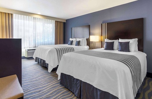 The Bowl of Edmonds Hotel | Best Western Plus Edmonds Harbor Inn