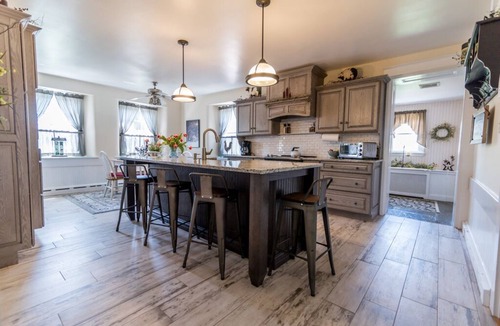 Refton House | BIG summer discount July 24- 31 with 1 FREE night. Refreshing pool 4BR 3.5 baths