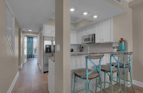 Navarre Beach Condo | Bikini Bottom | 🌊 Gulf-Front Townhome + Pool + Garage + Pet Friendly 🐾