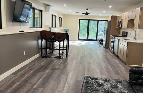 Belfast House | Birds Nest is a beautiful newly built home on Swanlake with 88 ft of deck!