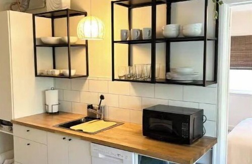 Palms House | Blissful Bungalow in Culver City Walk to Shops, Metro, Museums