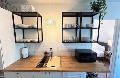 Palms House | Blissful Bungalow in Culver City Walk to Shops, Metro, Museums