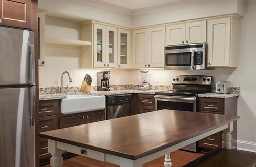 Osage Beach Ski Chalet | BLOCK Patrick Henry 1br