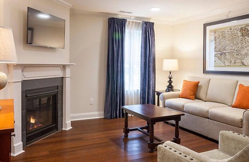 Osage Beach Ski Chalet | BLOCK Patrick Henry 1br