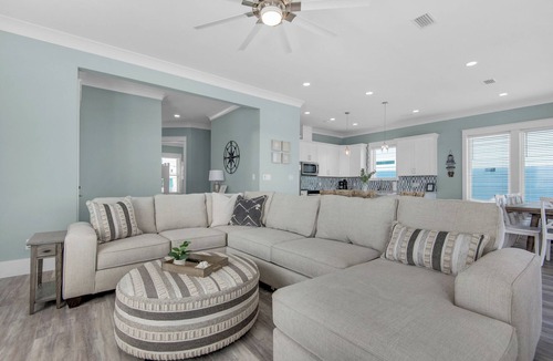 Navarre Beach House | Blue Chair | 🚤 Boater’s Paradise | Pool | Dock | Outdoor Bar | Pet Friendly 🐾