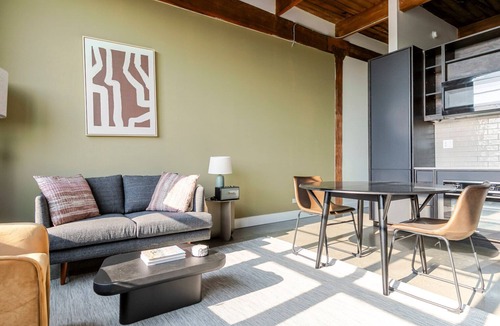 Sheffield Neighbors Apartment | Blueground | Lincoln Park, view, nr Oz Park