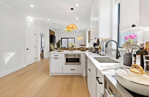 East Somerville Apartment | Boston Charm 2BR2BTH/8 Minutes to Boston