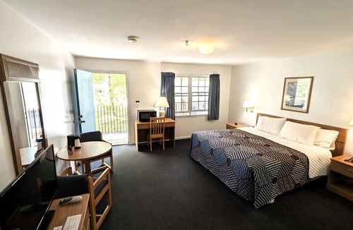 Ogunquit - Wells Hotel | Bourne's Ocean Acres Ogunquit