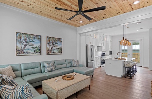 Crystal Shores House | Brand New Home, Crystal Beach Destin, Private Pool, 2 Min to Beach & Dining!