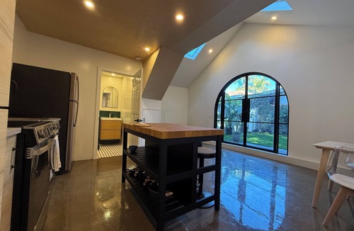 West Los Angeles House | Brand New Moderne house with Private Garden Prime LA Location