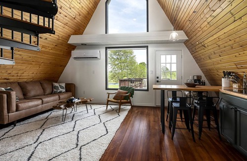 Makanda House | Breathtaking A-frame with Impressive Nature Views in Carbondale, Illinois