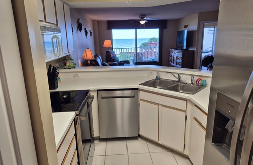 Ormond Beach Manors Condo | Briars Oceanfront Beach Retreat 1st floor condo
