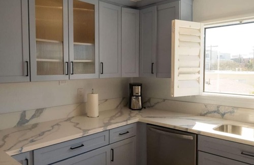 Marina Peninsula Apartment | Bright 5 bdroom 3 bath w/Rooftop Deck by the Beach