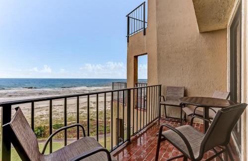 Fernandina Beach House | Bright & airy oceanfront condo with pool, huge balcony, washer/dryer & AC