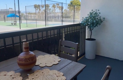 Santa Ana Heights Apartment | Bright apartment in fantastic Newport Beach near the beach